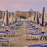 Apartman Colorful Attic With Terrace-beahost Bibione