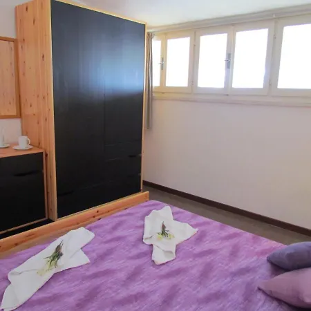 Colorful Attic With Terrace-beahost شقة