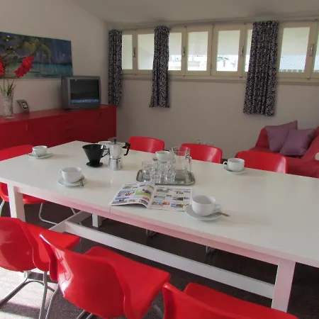 Colorful Attic With Terrace-beahost شقة بيبيوني