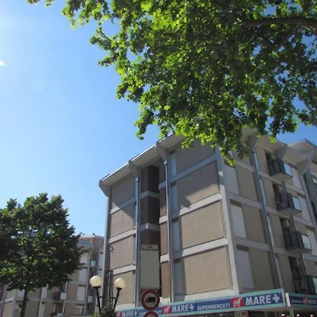 Colorful Attic With Terrace-beahost דירה ביביונה