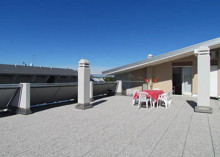 Colorful Attic With Terrace-beahost Apartman